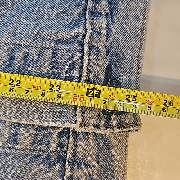 Vintage 90s Levi's Jean Jacket - Picture 8 of 16
